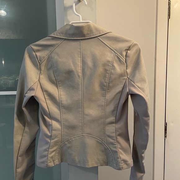 *DYNAMITE* Faux Leather Jacket in cream XS with org tags - Picture 3 of 5